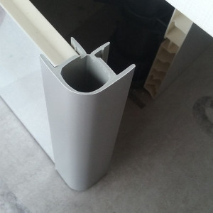 Raccord de socle aspect Alu 