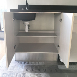 Kitchenette K13 - 140 cm avec étagère, emplacement hotte, réfrigérateur et micro-ondes