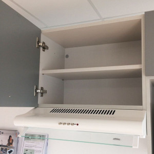 Kitchenette K13 - 140 cm avec étagère, emplacement hotte, réfrigérateur et micro-ondes